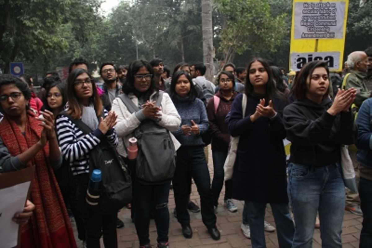 डीयू, जेएनयू, जमिया में आवेदन करने वाले छात्रों के लिए हेल्पलाइन